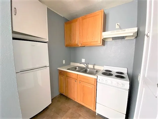 718 NW 30th St #D — Photo 8