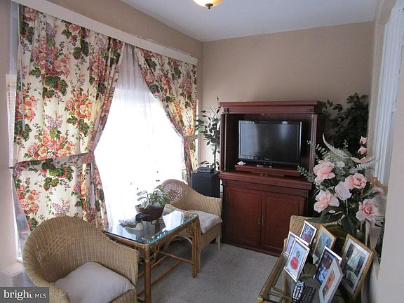 4th image of 6622 Elmwood Ave