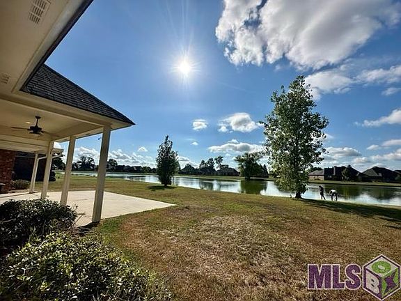 4th image of 303 Lakeshore Dr