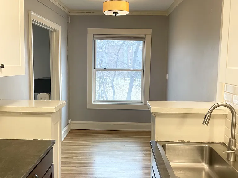 2338 Marshall Apartments — Photo 9