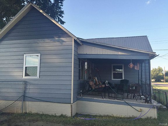 COVERED FRONT PORCH