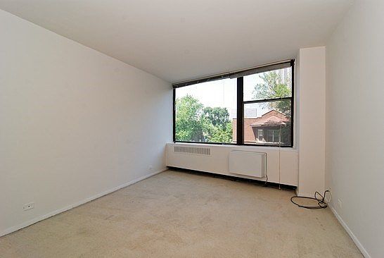 5th image of 555 W Cornelia Ave APT 506