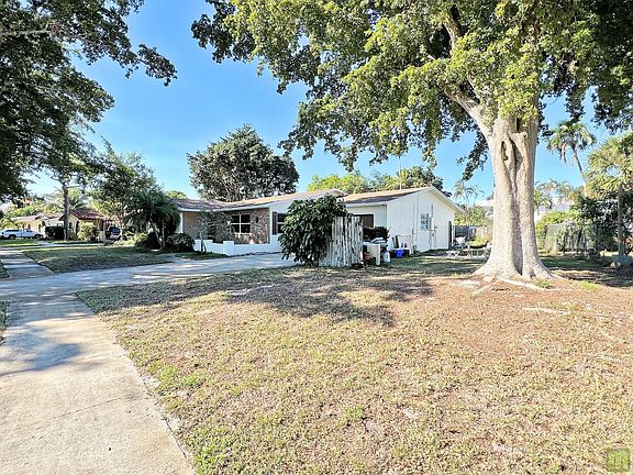4th image of 661 Palmetto Drive