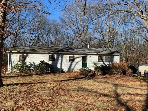 54 Cheemaun Trl, Ridge, NY 11961