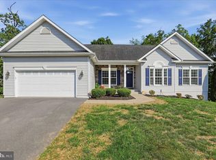 35 Kanawha Ct, Falling Waters, WV 25419