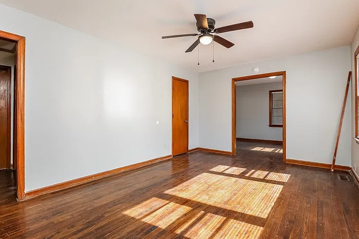 3 bed, 1.0 bath, 1177 sqft, $1,845 — Photo 4
