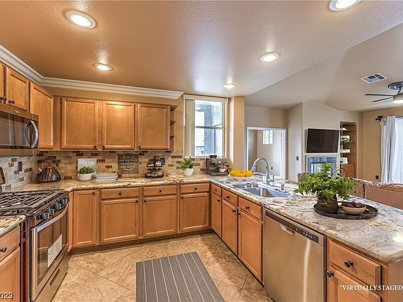 5th image of 2325 Windmill Pkwy APT 1424