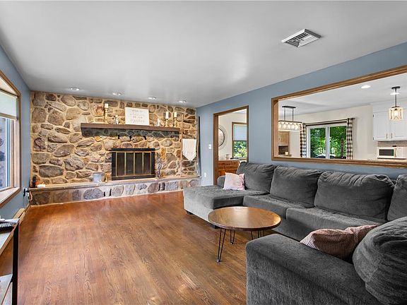 3rd image of 679 Cherry Hill Rd
