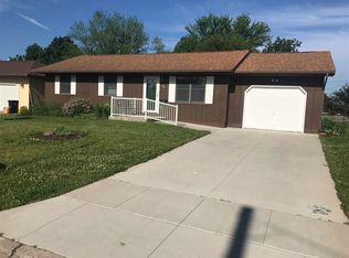 104 6th Ave SW, Epworth, IA 52045