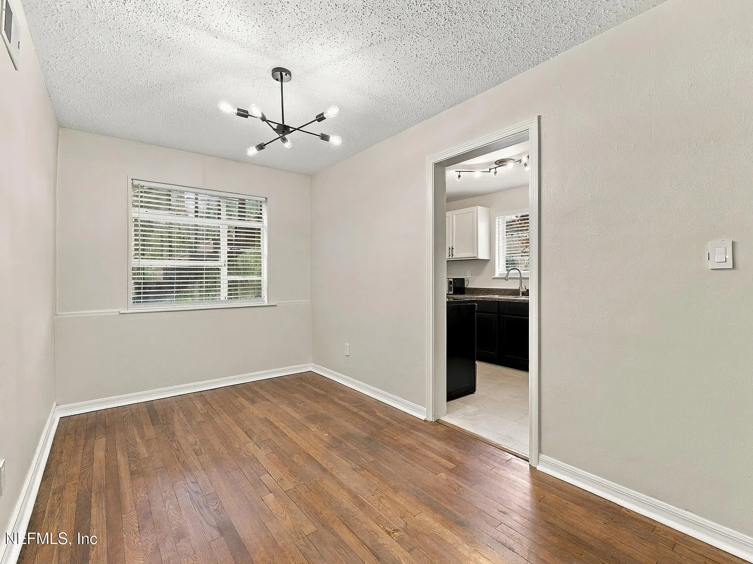 2 bed, 1.0 bath, 1100 sqft, $1,700 — Photo 3