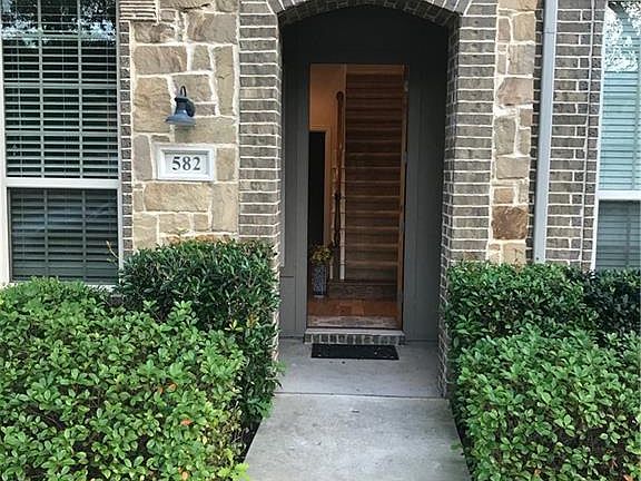 3rd image of 582 Tuscan Dr