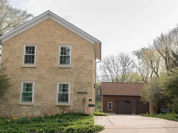 914 North Bequette Street, Dodgeville, WI 53533
