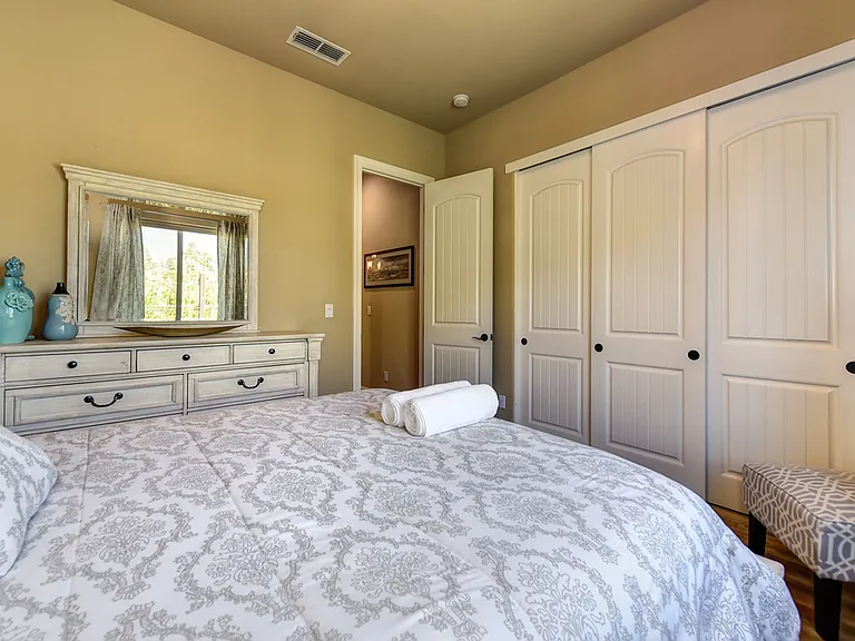 1410 W Colonial Pkwy — Photo 42