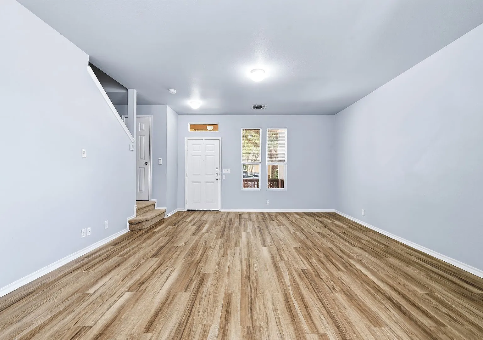 Move-In Special: Two Weeks Free Townhome With Dual Primary Suites: Contemporary Living Near Texas... — Photo 4