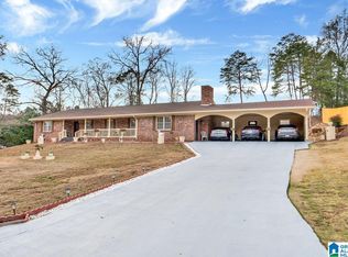 716 Castlewood Dr, Bessemer, AL 35020