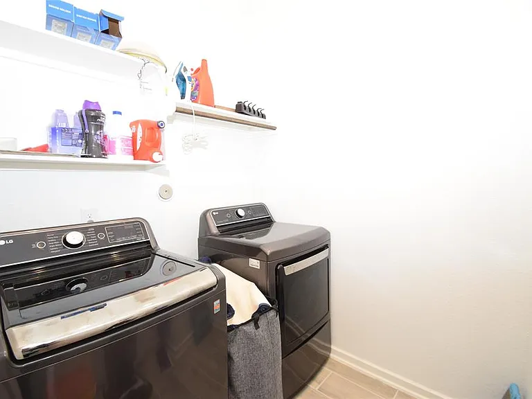 917 Crystal Bend Ln — Photo 18