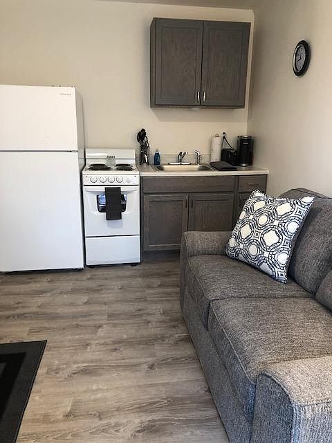 2nd image of 154 Green St APT 5