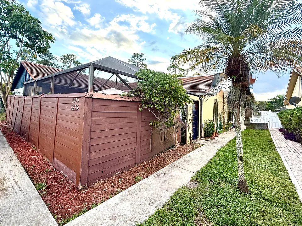 1275 Periwinkle Pl
