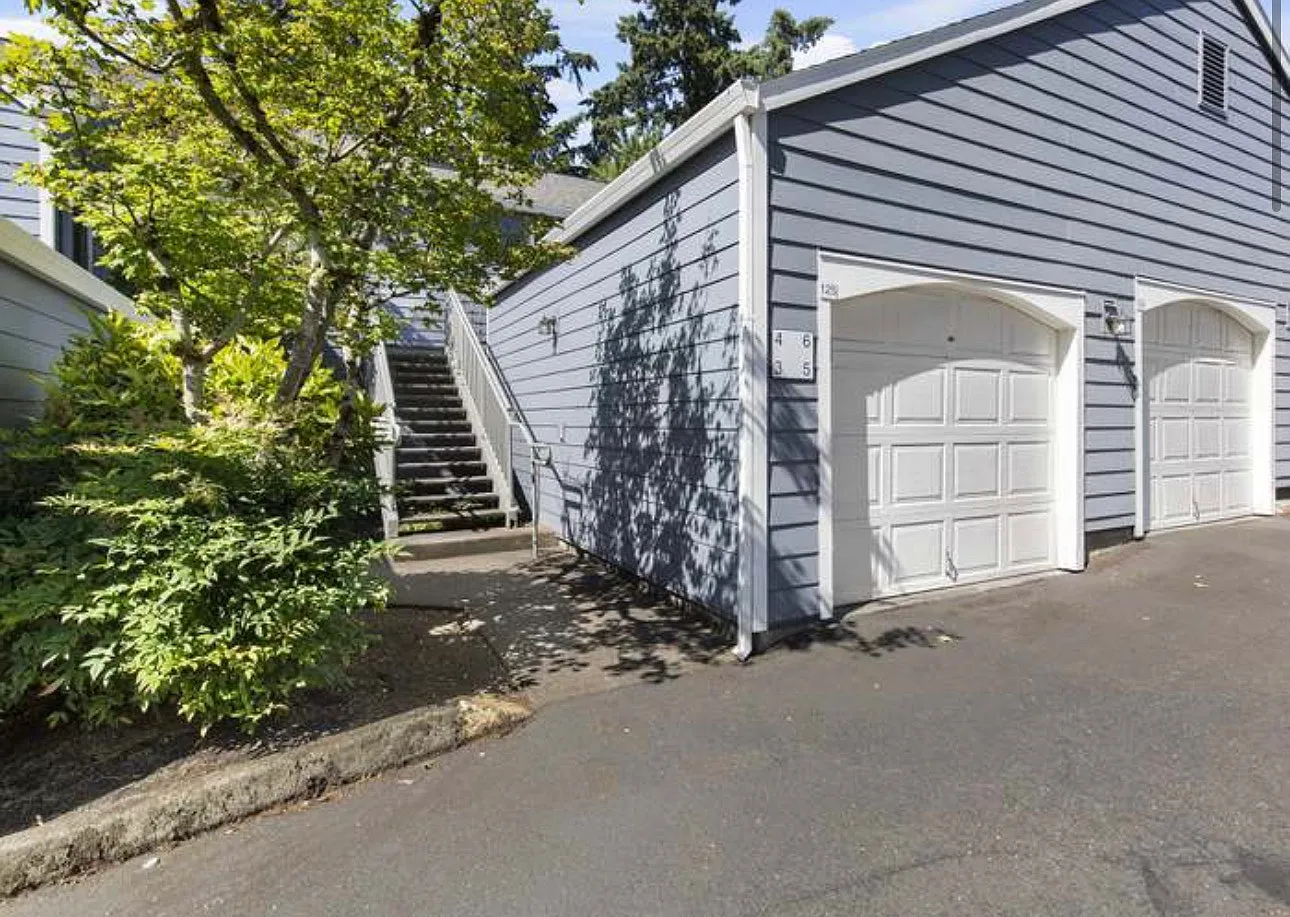 2 bed, 906 sqft, $1,795 — Photo 3