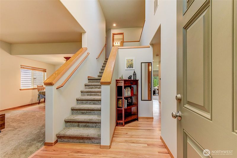 4th image of 806 Darwins Way