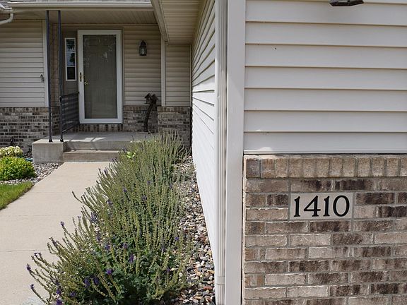 2nd image of 1410 Springwood Pl NE
