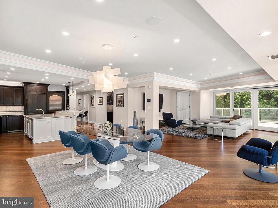 1st image of 1702 N Park Dr APT 18
