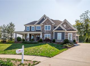 412 Silver Crest Dr, Venetia, PA 15367