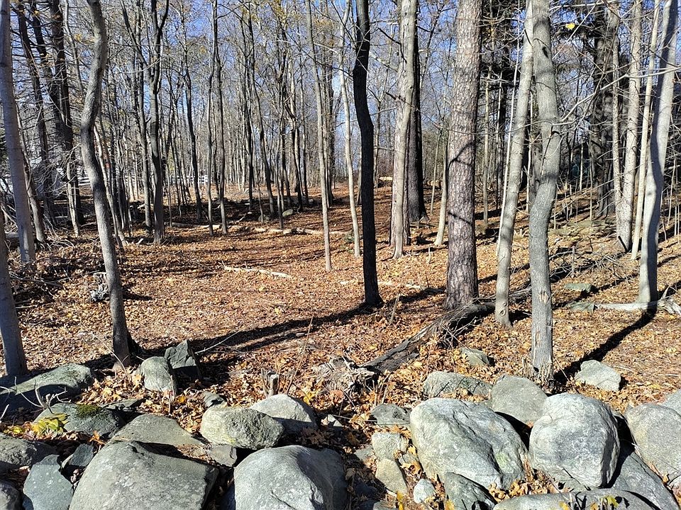 2nd image of 125 Topsfield Rd