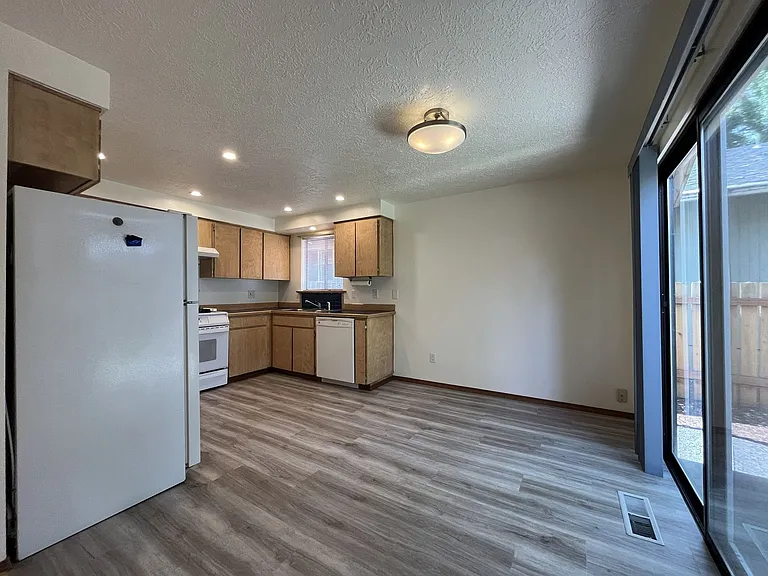 4825 SW Marigold St — Photo 14