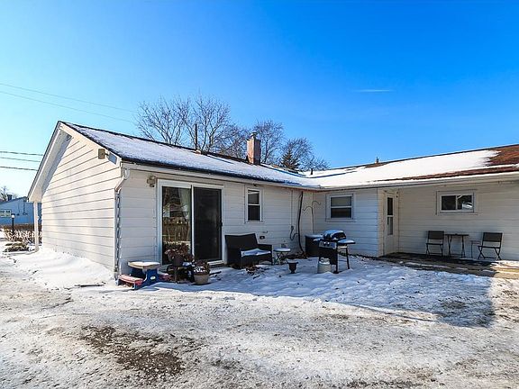 2nd image of 7593 Manor Dr