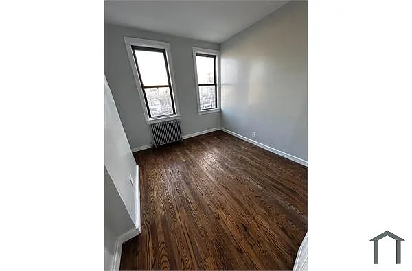 Building Photo - 112 Maple St