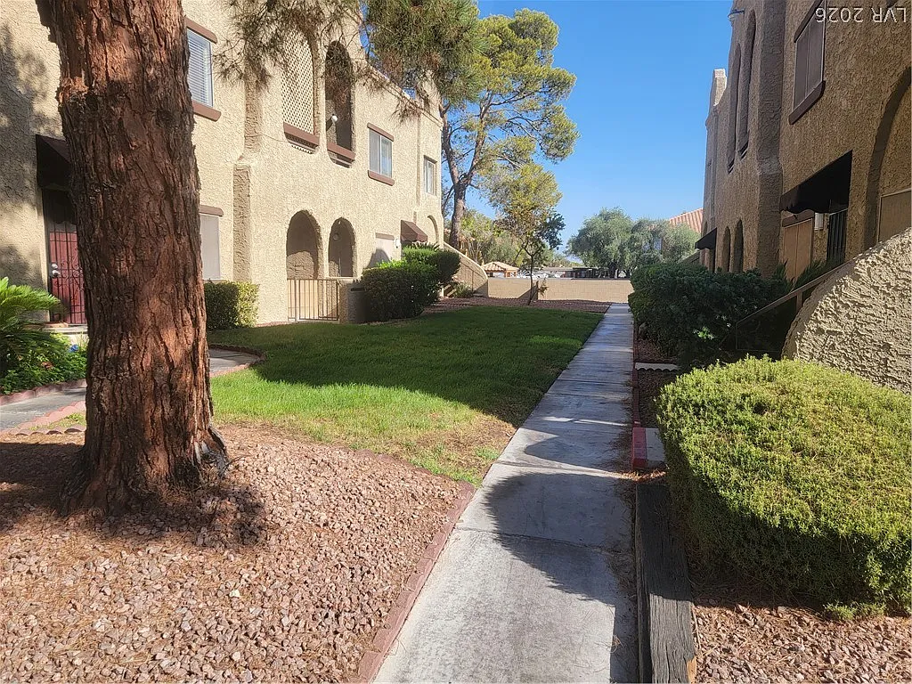 2 bed, 2.0 bath, 1105 sqft, $1,295 — Photo 2