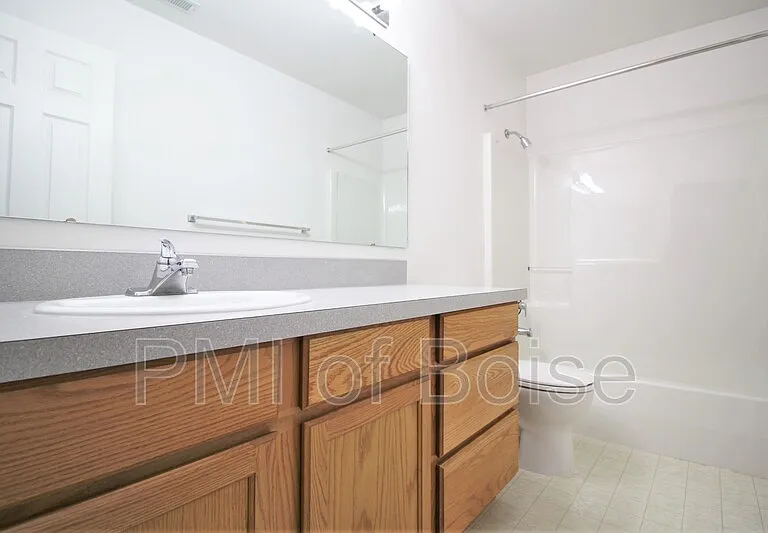 8931 W Irving St #201 — Photo 9