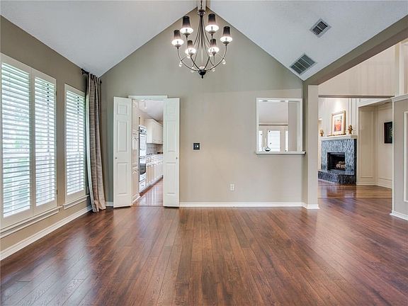 2nd image of 4424 Avonshire Ln