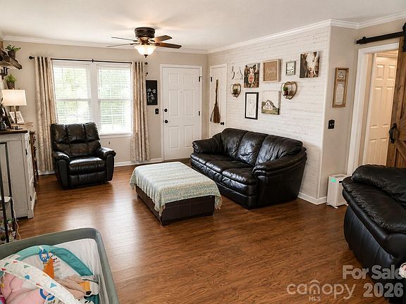 5th image of 608 Cedar Dr