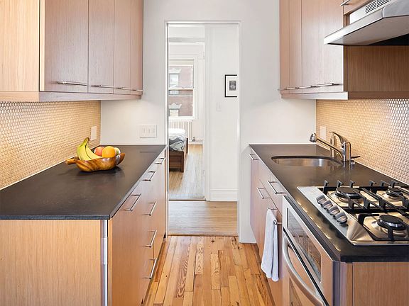 5th image of 233 W 21st St APT 6A