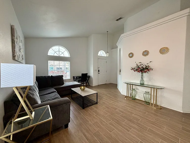 Vine Dr — Photo 10