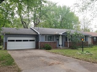 1215 S Cedarbrook Ave, Springfield, MO 65804