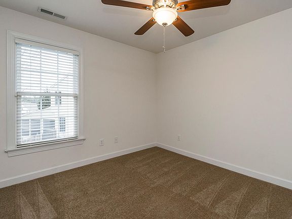 5th image of 500 Fieldstone Ct