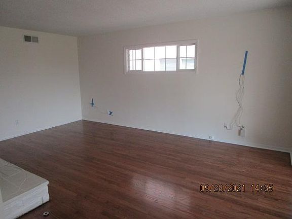 3rd image of 721 N Paulina Ave