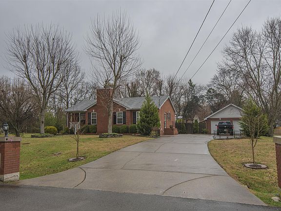 2nd image of 315 Elizabeth Ct