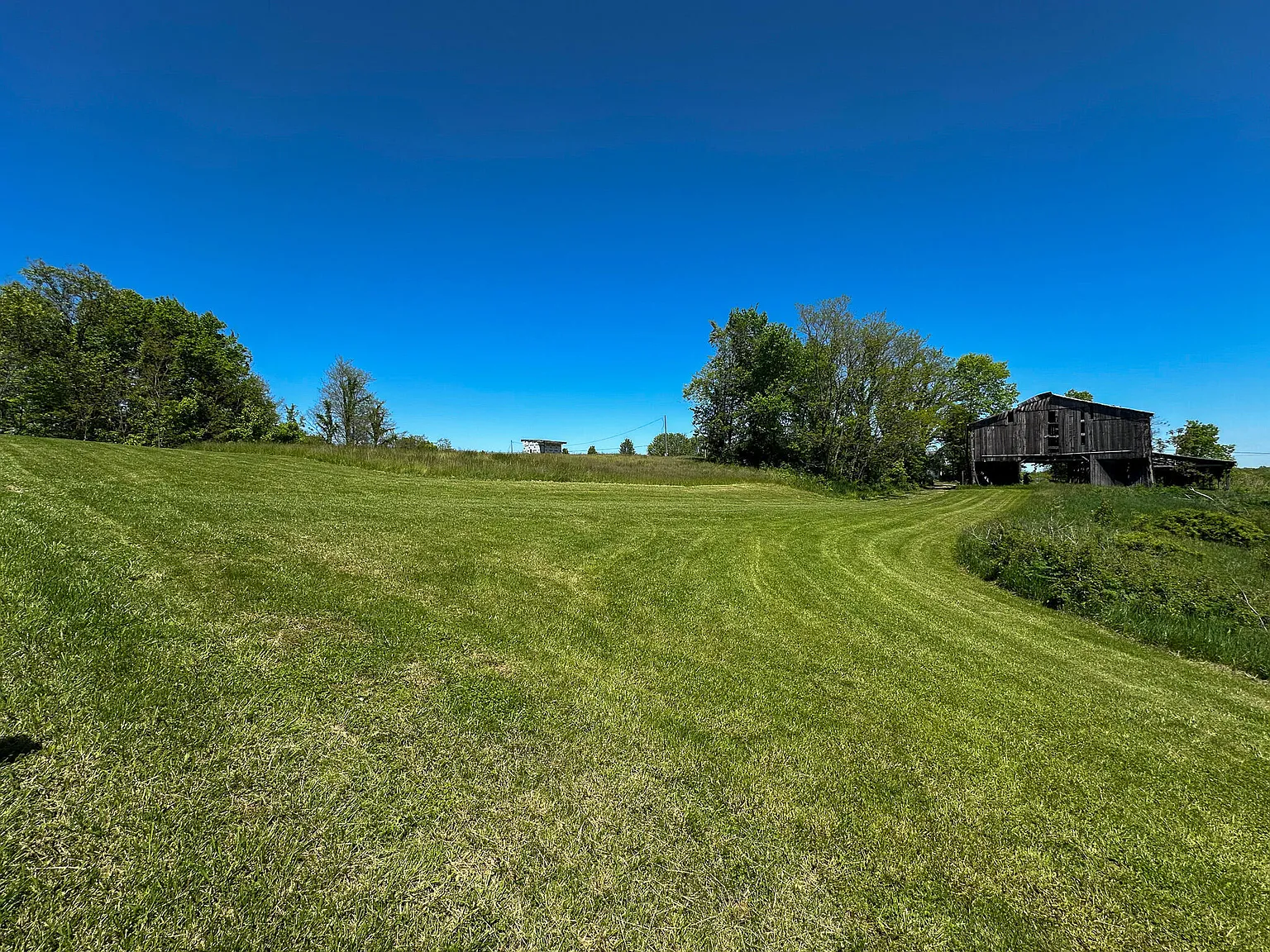 1376 Neave Milford Rd photo 1
