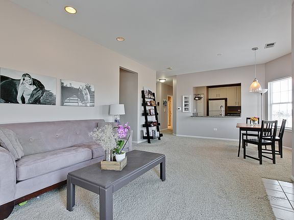 5th image of 3317 Stratford Ct #301
