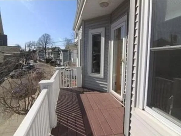 25 Saint Clements Rd #2B, Medford, MA 02155
