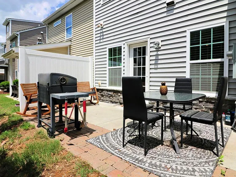 1009 Monmouth Loop — Photo 20