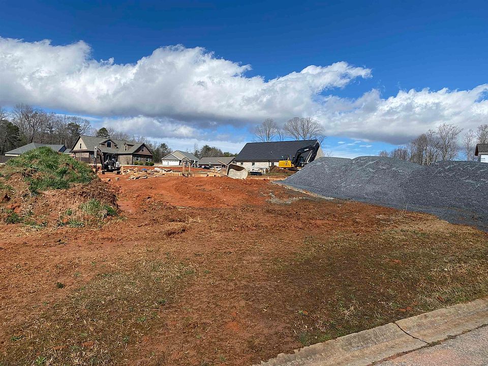 2nd image of 215 Floyd Meadow Dr