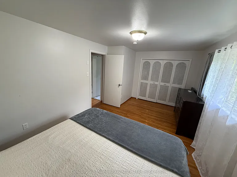 35 Melville Cres — Photo 7