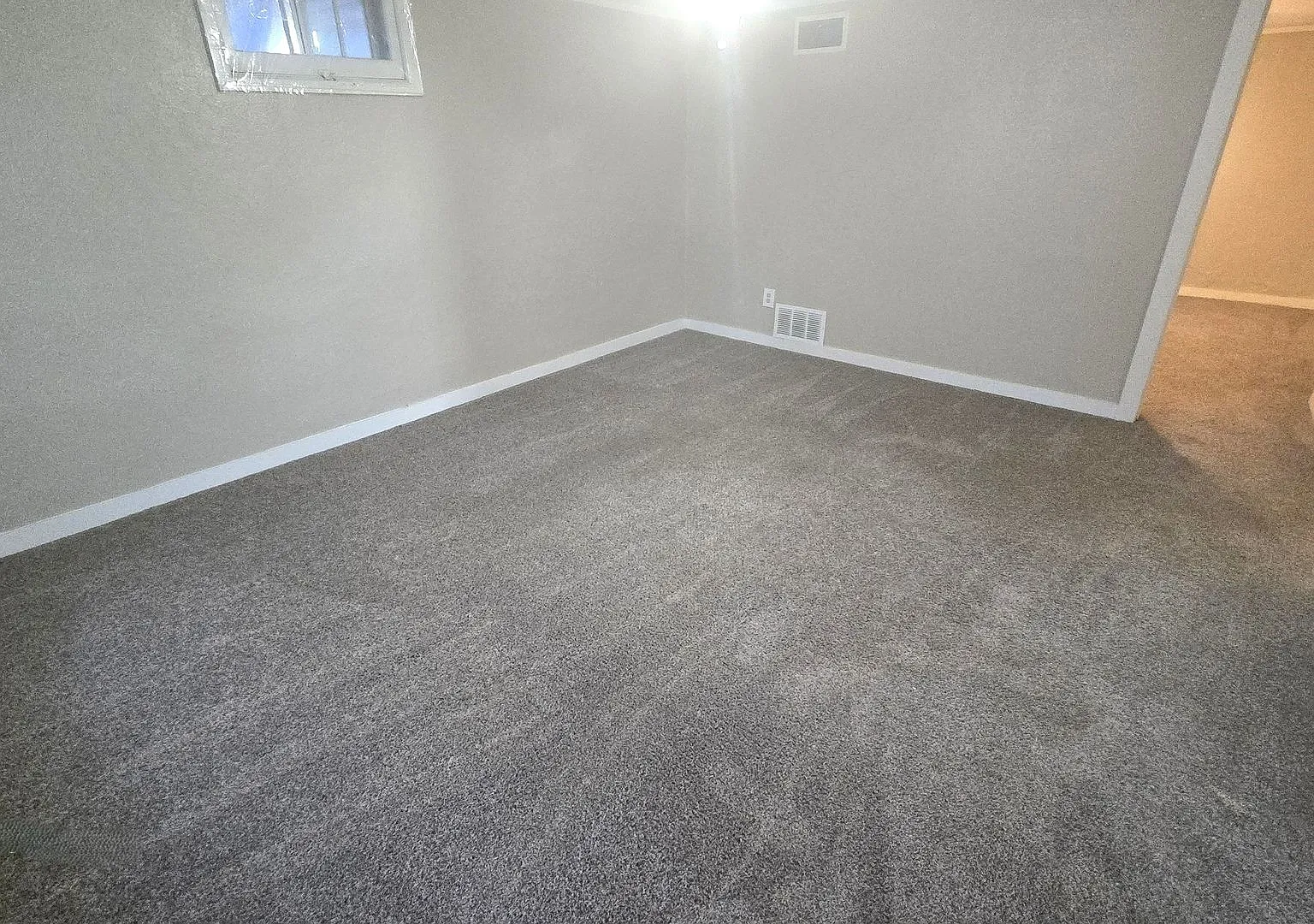 401 W 6th Street — Photo 3