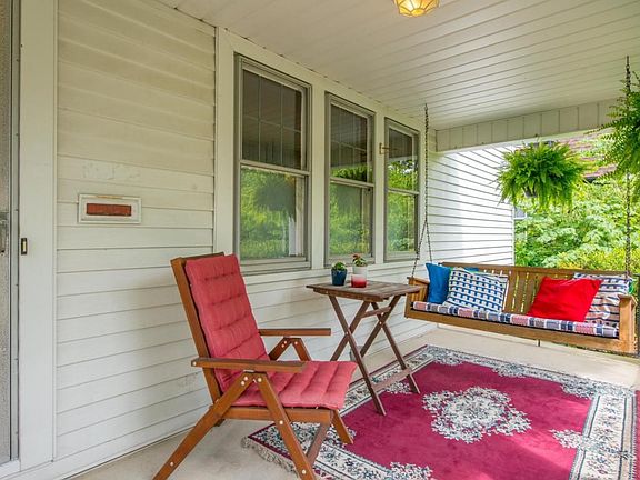 4th image of 3043 Woodbine Pl