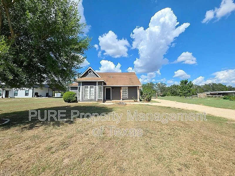 3 bed, 2.0 bath, 1353 sqft, $1,775 — Photo 2